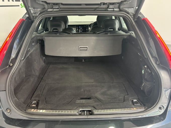 2025 Volvo V90