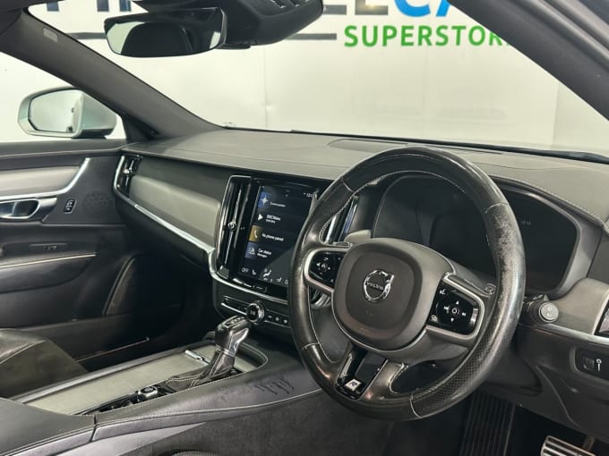 2025 Volvo V90