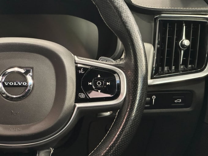 2025 Volvo V90