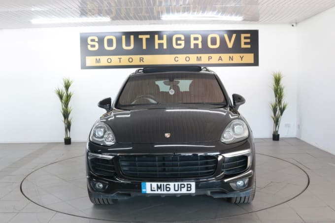 2025 Porsche Cayenne