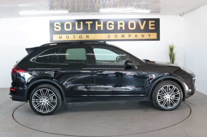 2025 Porsche Cayenne