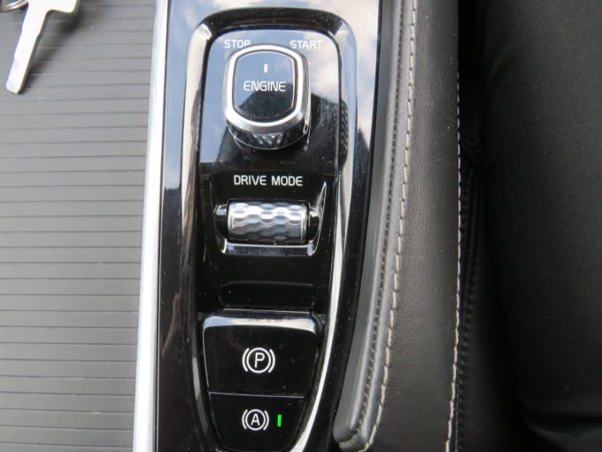 2025 Volvo 100 Series