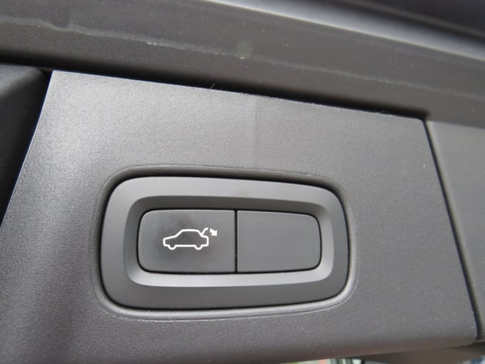 2025 Volvo 100 Series