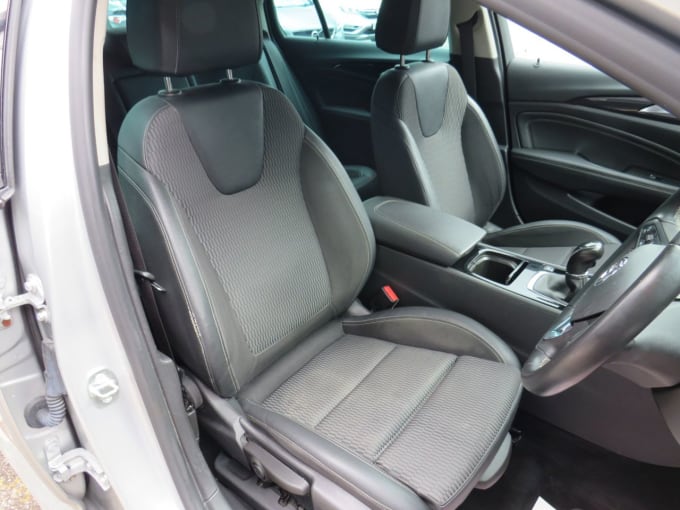 2025 Vauxhall Insignia