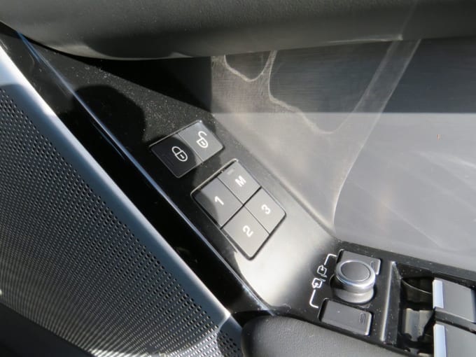 2025 Land Rover Range Rover Velar