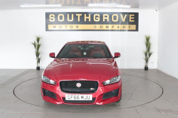 2025 Jaguar Xe