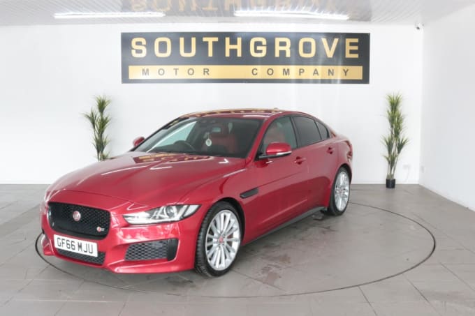 2025 Jaguar Xe