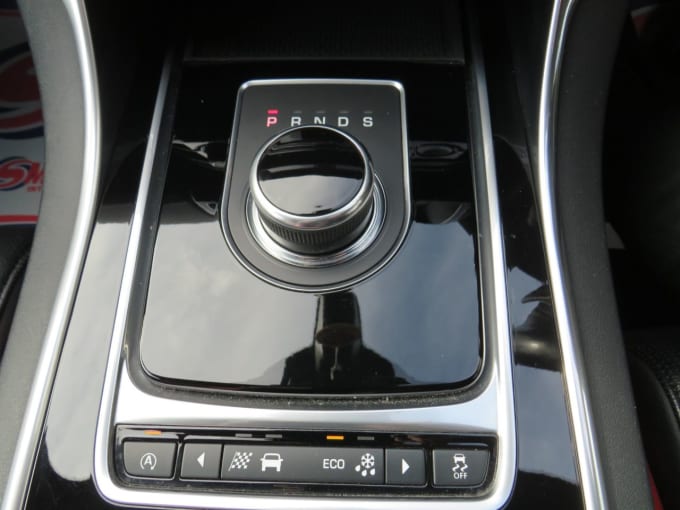 2025 Jaguar Xe