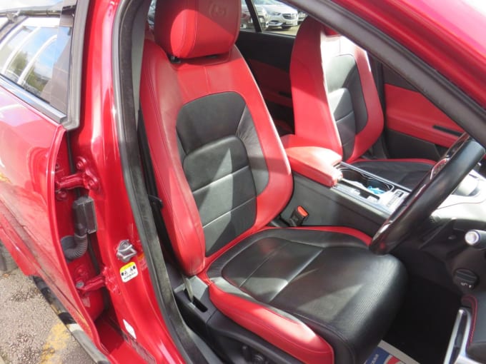 2025 Jaguar Xe