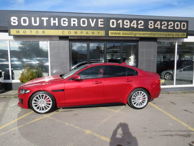 2025 Jaguar Xe