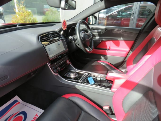 2025 Jaguar Xe