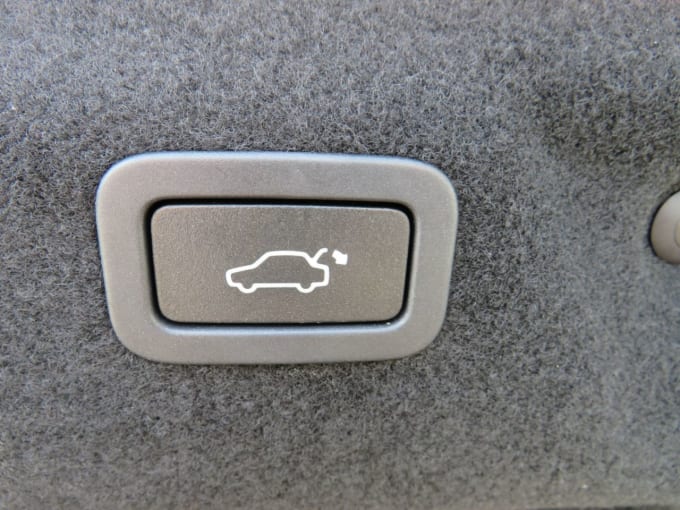 2025 Jaguar Xe