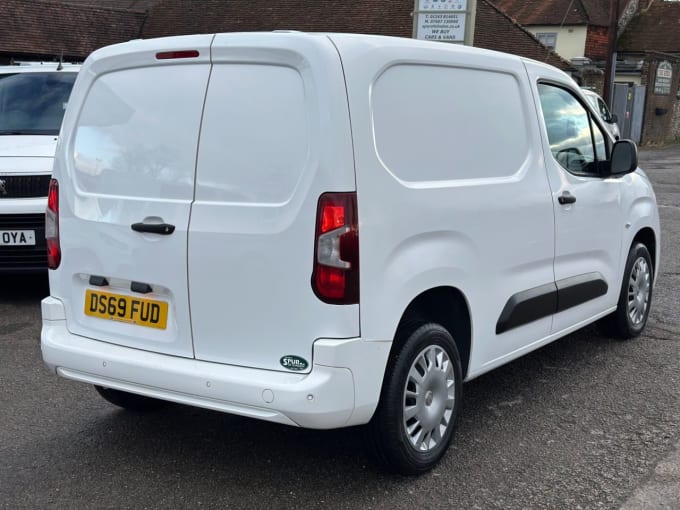 2025 Vauxhall Combo