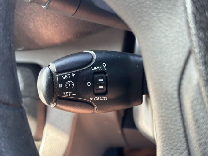 2025 Peugeot Expert