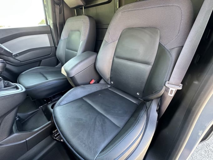 2025 Nissan Townstar