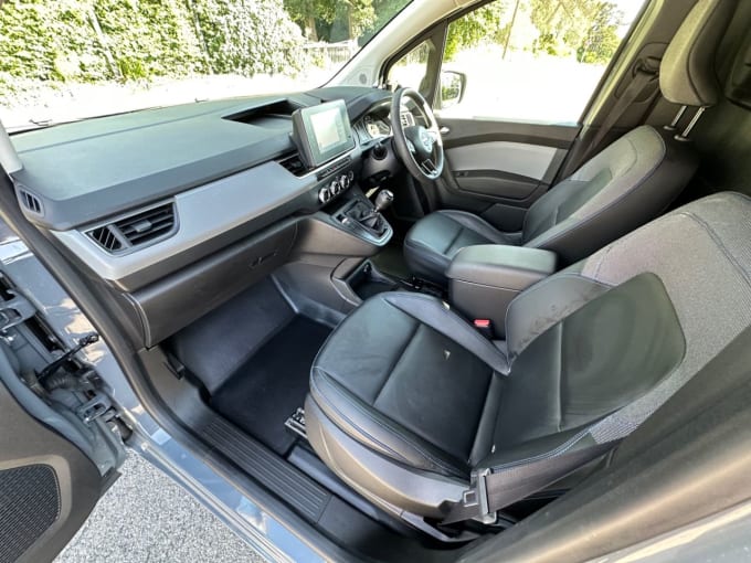 2025 Nissan Townstar