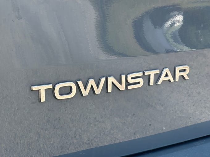 2025 Nissan Townstar