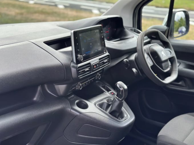 2025 Peugeot Partner