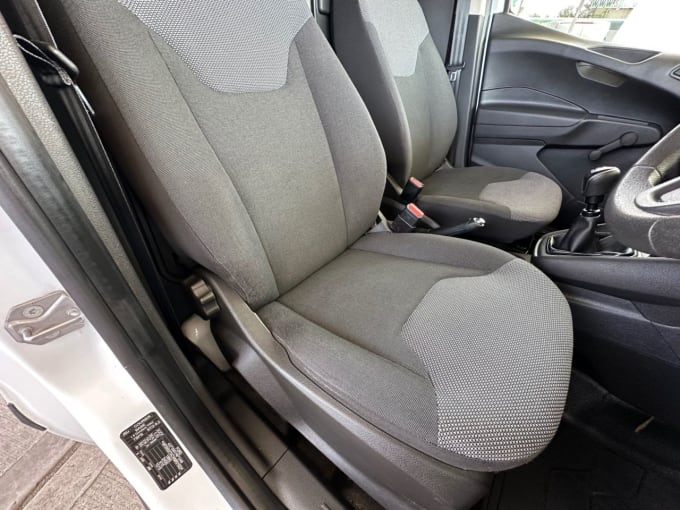 2025 Ford Transit Courier