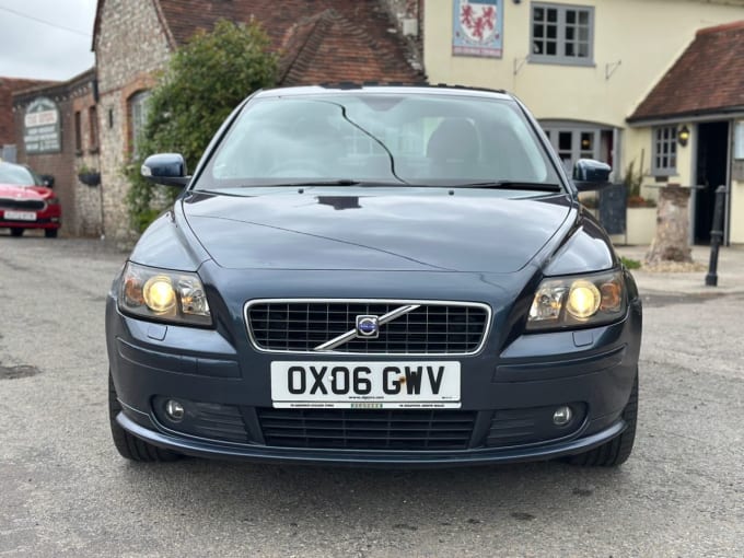 2025 Volvo S40