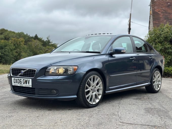 2025 Volvo S40