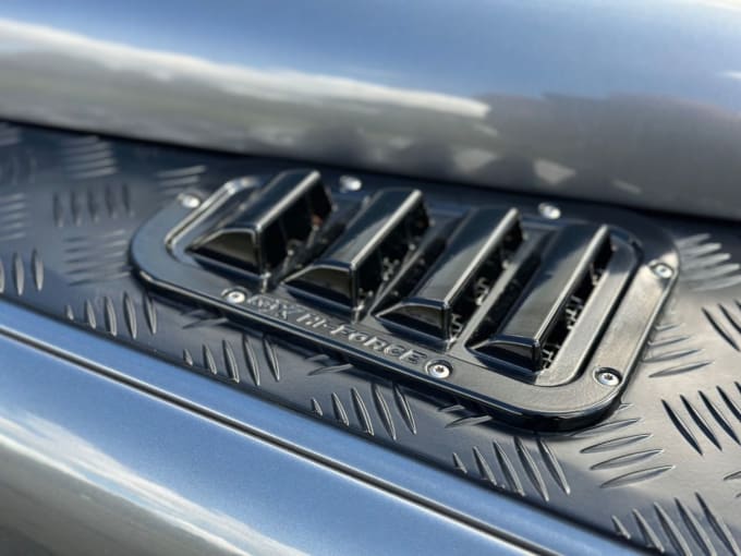 2025 Land Rover Defender 110
