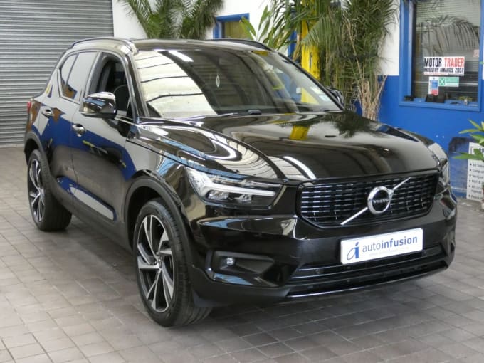 2025 Volvo Xc40