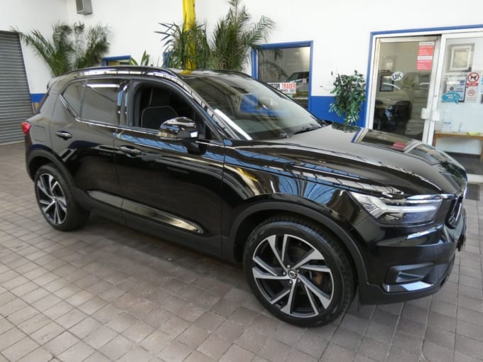 2025 Volvo Xc40