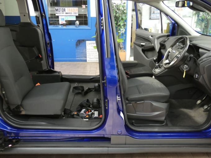 2025 Ford Grand Tourneo Connect