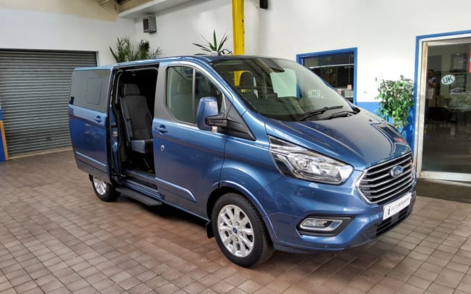 2025 Ford Tourneo Custom