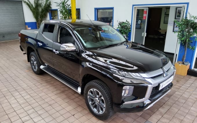 2025 Mitsubishi L200