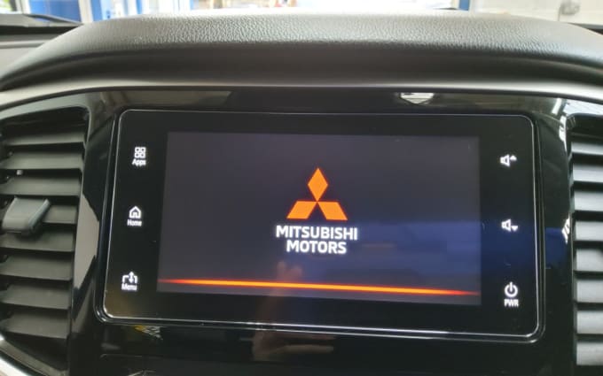 2025 Mitsubishi L200