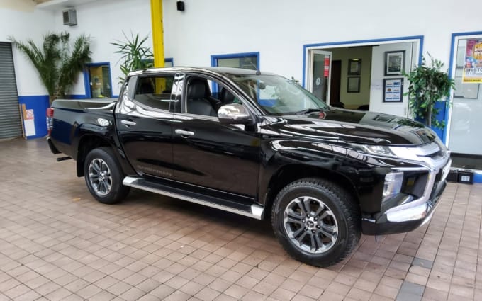 2025 Mitsubishi L200