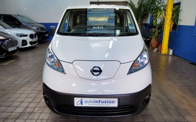 2025 Nissan E-nv200