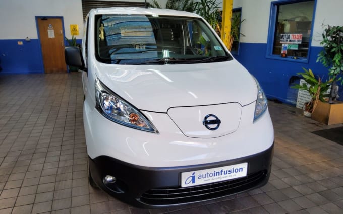 2025 Nissan E-nv200