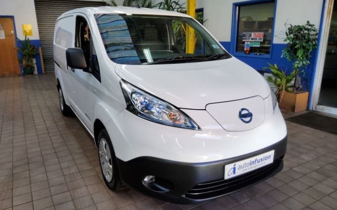 2025 Nissan E-nv200