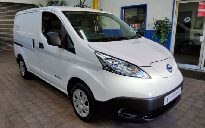 2025 Nissan E-nv200