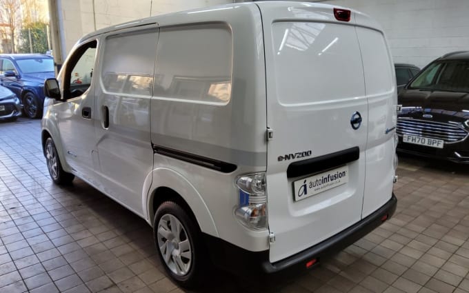 2025 Nissan E-nv200