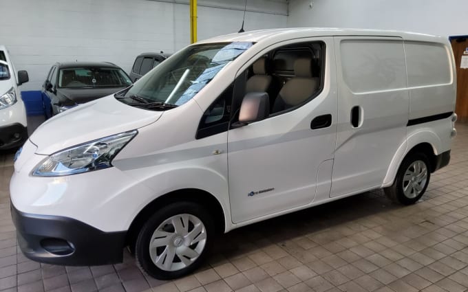 2025 Nissan E-nv200