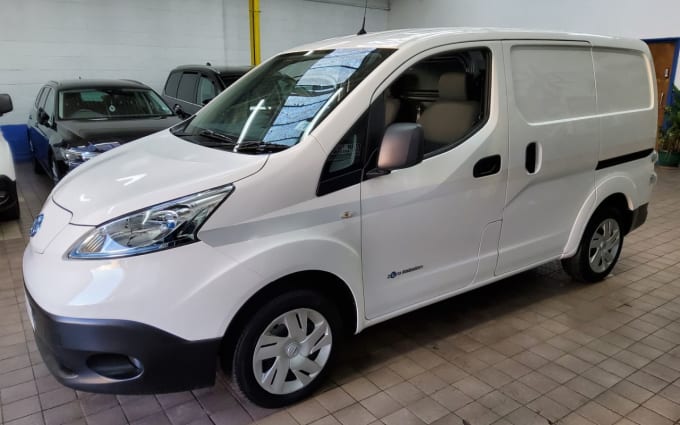 2025 Nissan E-nv200