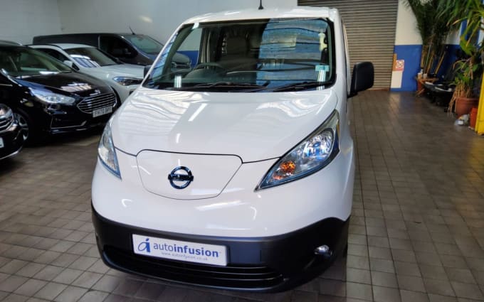 2025 Nissan E-nv200