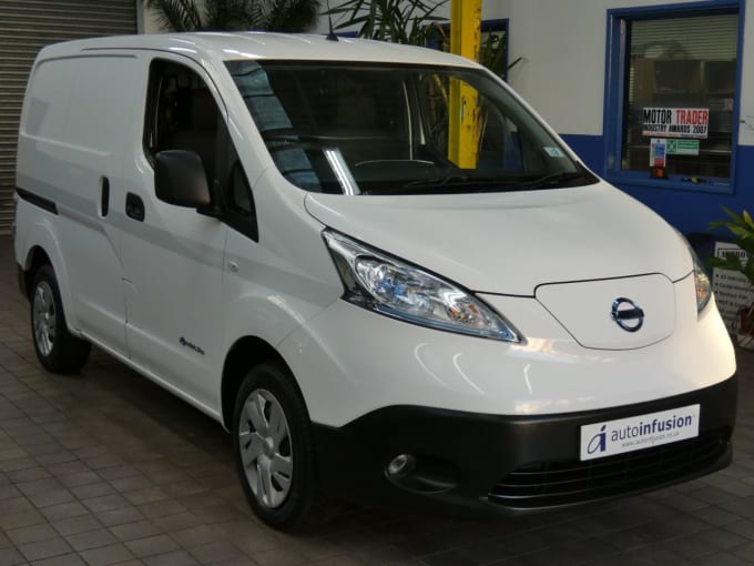 2025 Nissan E-nv200