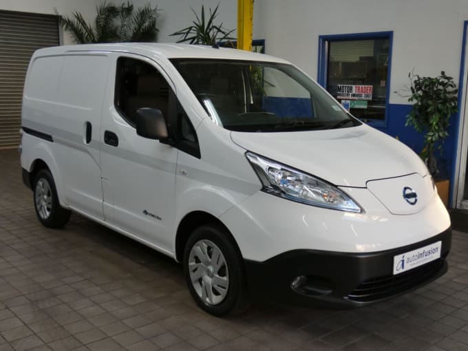 2025 Nissan E-nv200