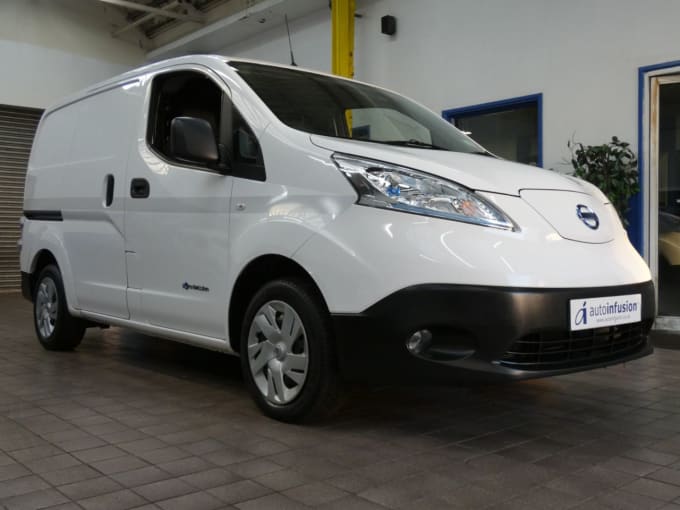 2025 Nissan E-nv200