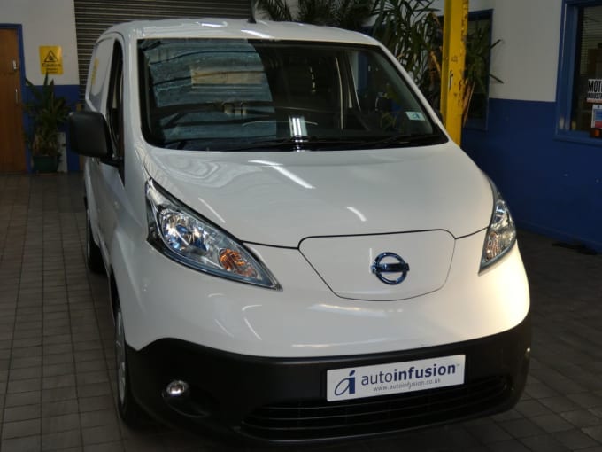 2025 Nissan E-nv200