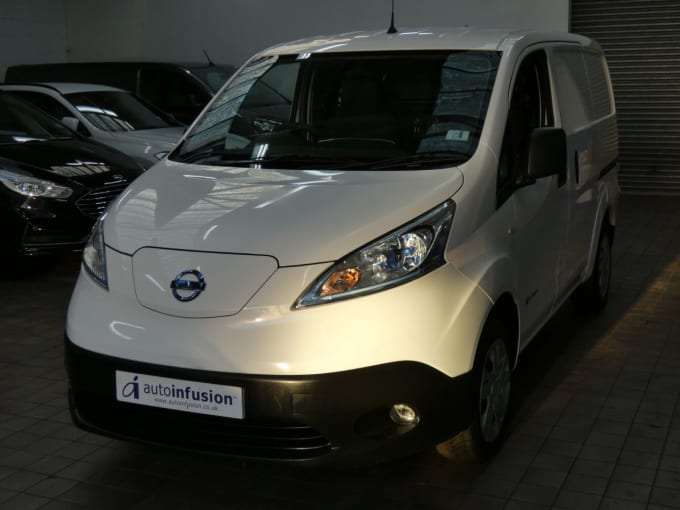 2025 Nissan E-nv200