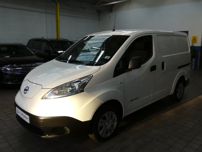 2025 Nissan E-nv200