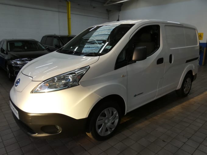 2025 Nissan E-nv200