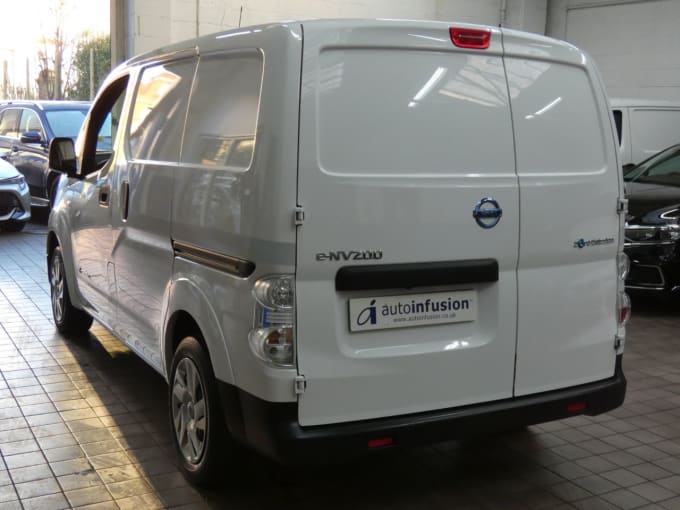 2025 Nissan E-nv200