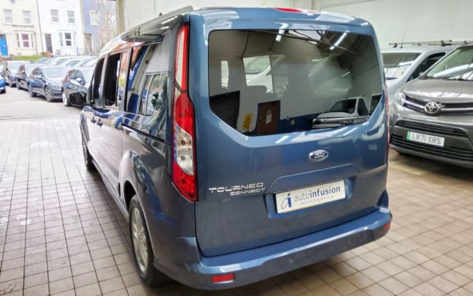 2025 Ford Grand Tourneo Connect